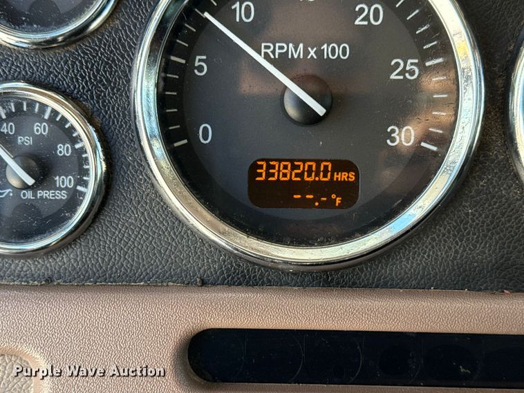 image for item DO8479 2011 Peterbilt 367 vacuum truck