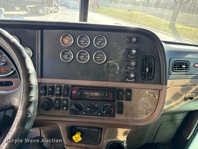 image for item DO8479 2011 Peterbilt 367 vacuum truck