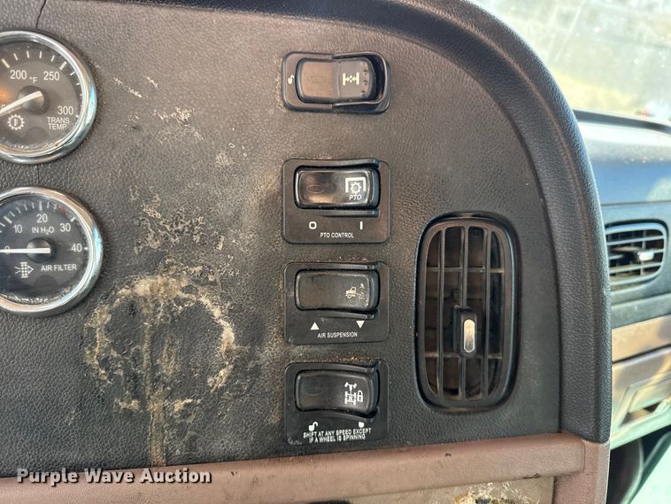 image for item DO8479 2011 Peterbilt 367 vacuum truck