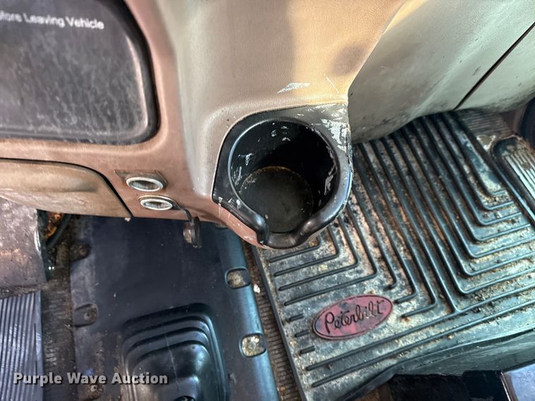 image for item DO8479 2011 Peterbilt 367 vacuum truck