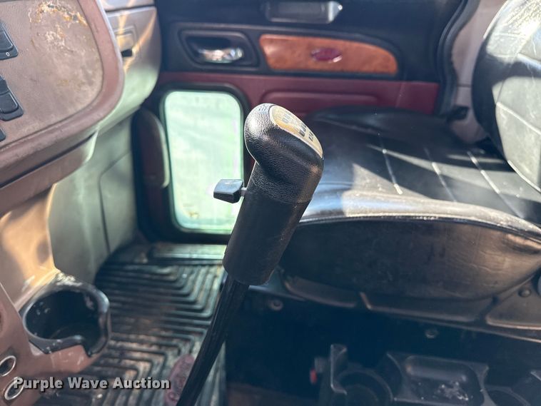 image for item DO8479 2011 Peterbilt 367 vacuum truck