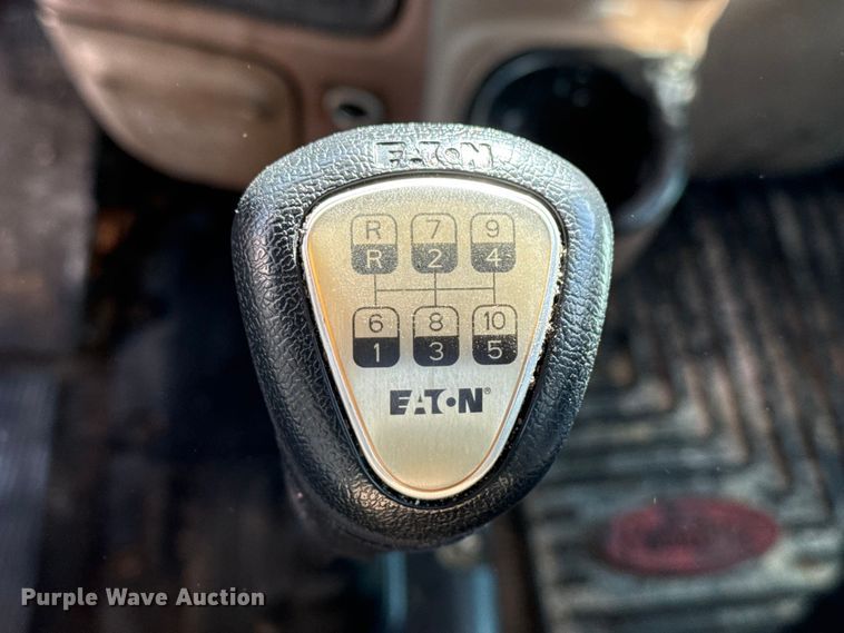 image for item DO8479 2011 Peterbilt 367 vacuum truck