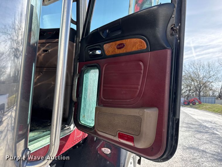 image for item DO8479 2011 Peterbilt 367 vacuum truck