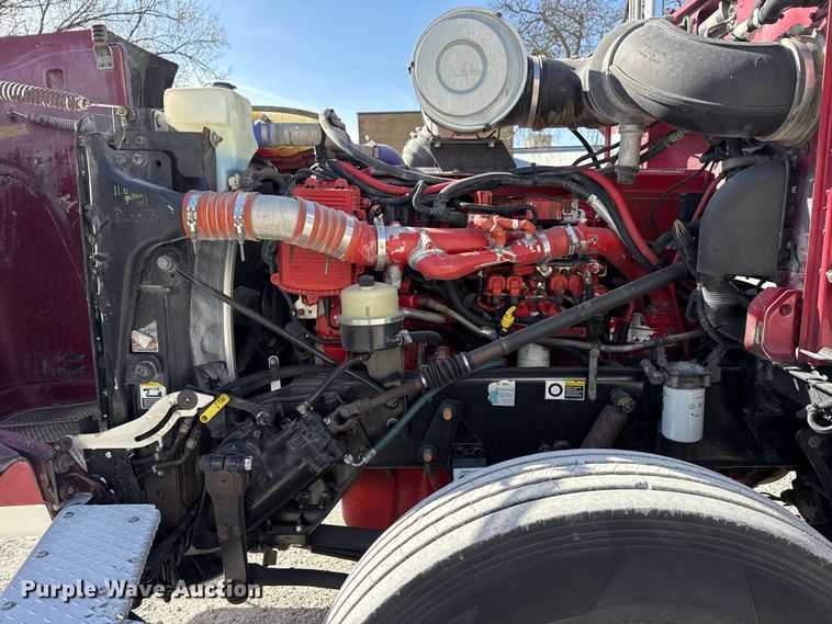 image for item DO8479 2011 Peterbilt 367 vacuum truck