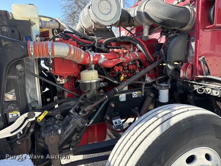 image for item DO8479 2011 Peterbilt 367 vacuum truck