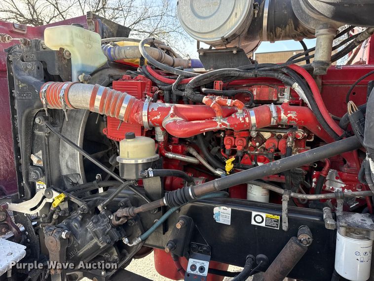 image for item DO8479 2011 Peterbilt 367 vacuum truck