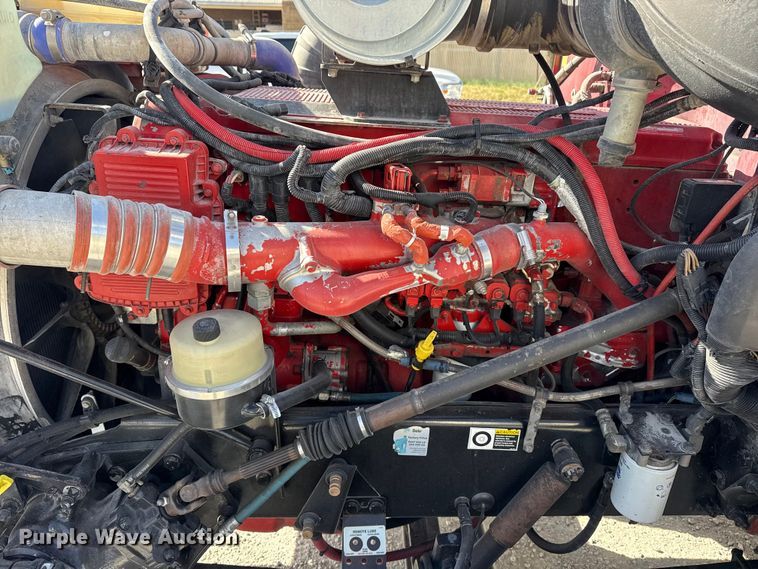 image for item DO8479 2011 Peterbilt 367 vacuum truck