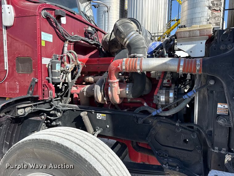 image for item DO8479 2011 Peterbilt 367 vacuum truck