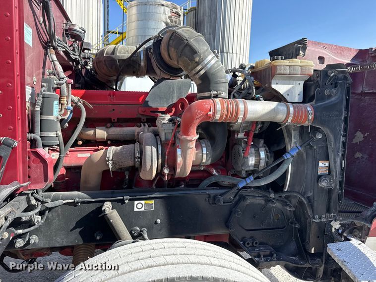 image for item DO8479 2011 Peterbilt 367 vacuum truck