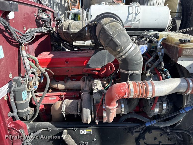 image for item DO8479 2011 Peterbilt 367 vacuum truck