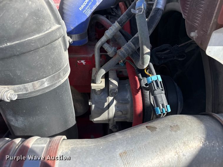 image for item DO8479 2011 Peterbilt 367 vacuum truck