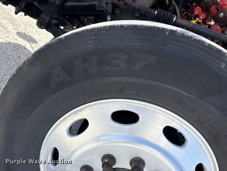 image for item DO8479 2011 Peterbilt 367 vacuum truck