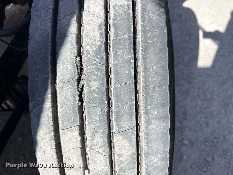 image for item DO8479 2011 Peterbilt 367 vacuum truck