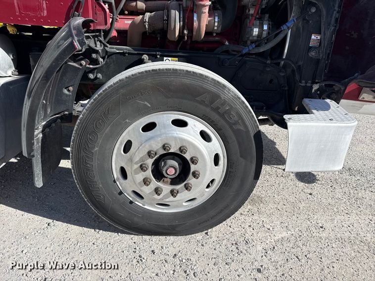 image for item DO8479 2011 Peterbilt 367 vacuum truck