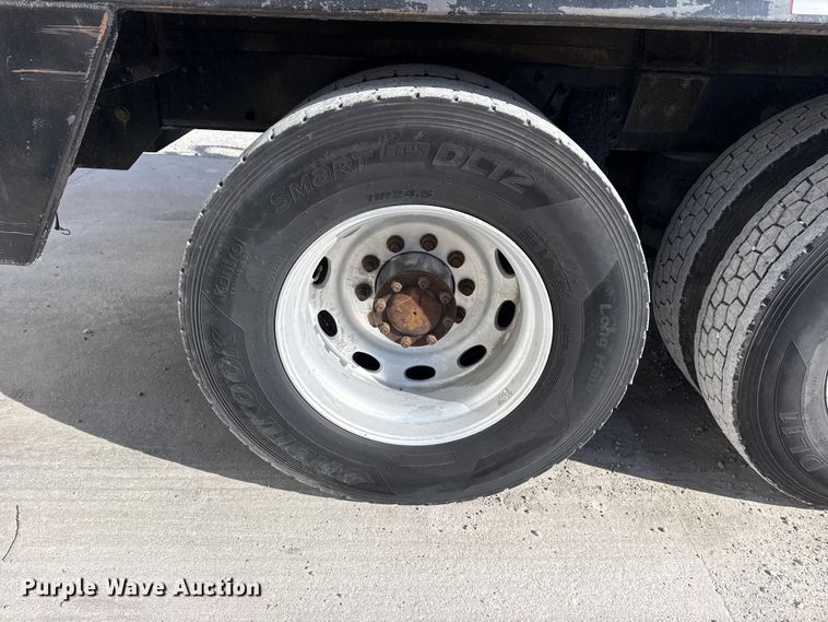 image for item DO8479 2011 Peterbilt 367 vacuum truck