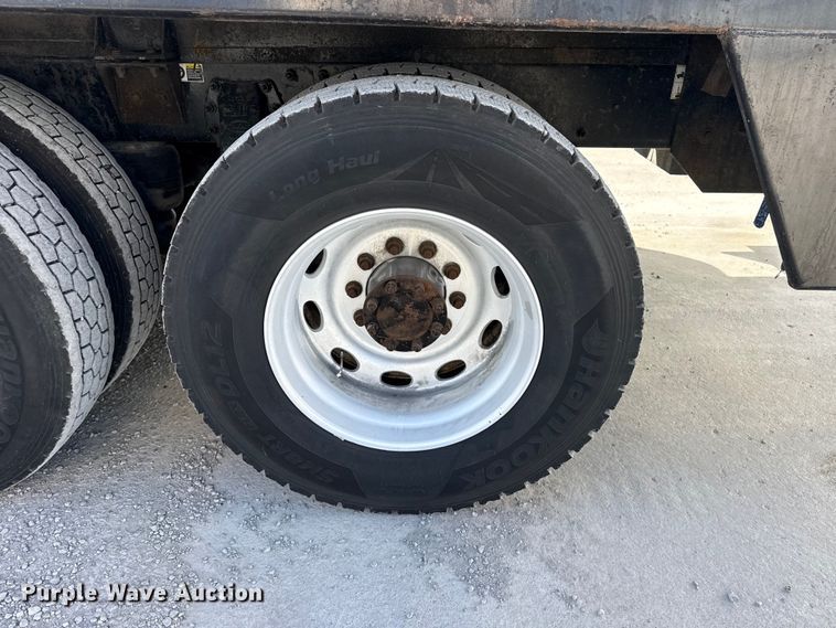 image for item DO8479 2011 Peterbilt 367 vacuum truck