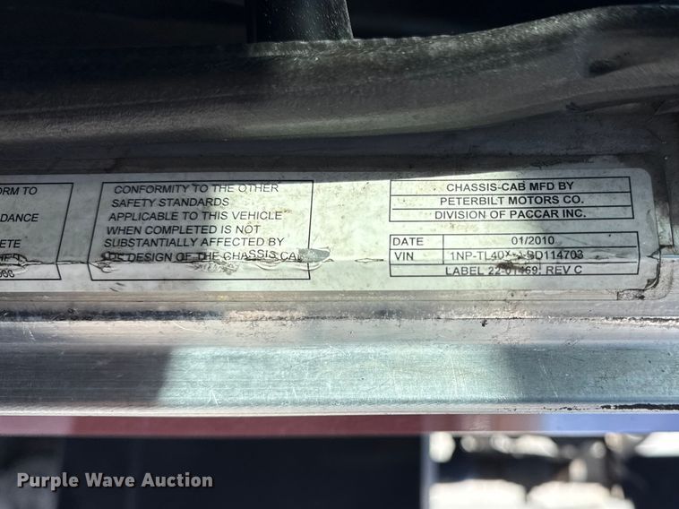 image for item DO8479 2011 Peterbilt 367 vacuum truck