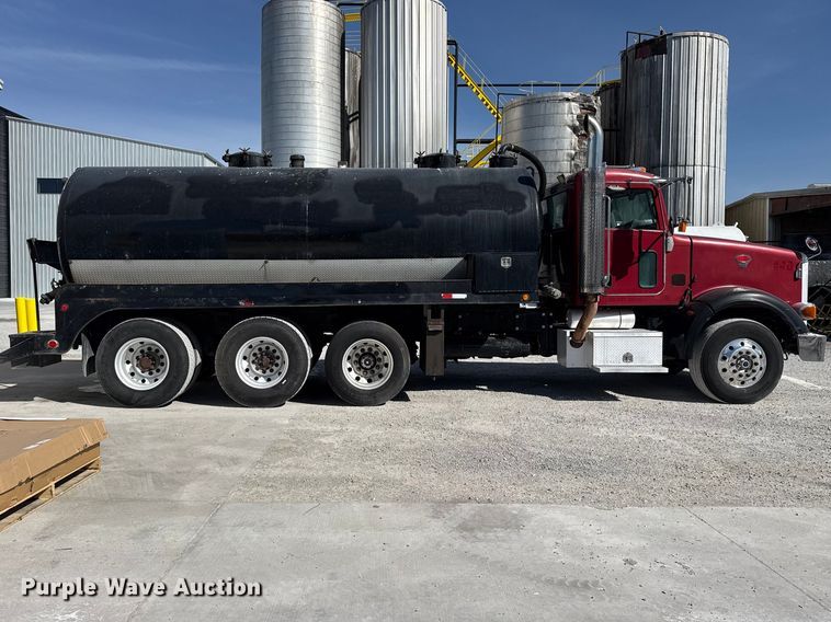 image for item DO8480 2008 Peterbilt 367 vacuum truck