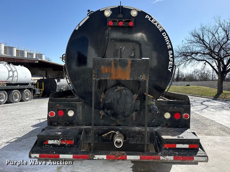 image for item DO8480 2008 Peterbilt 367 vacuum truck