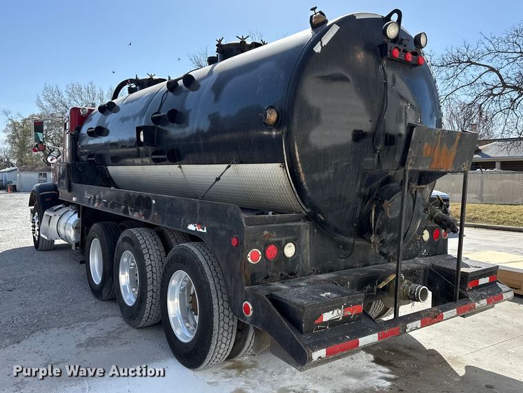 image for item DO8480 2008 Peterbilt 367 vacuum truck