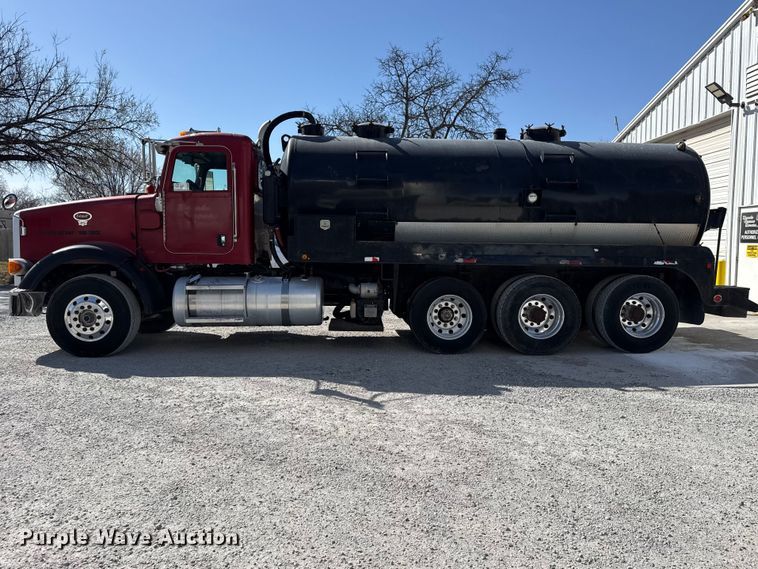 image for item DO8480 2008 Peterbilt 367 vacuum truck