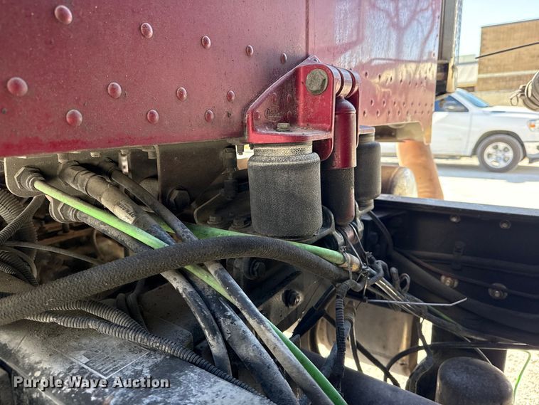 image for item DO8480 2008 Peterbilt 367 vacuum truck