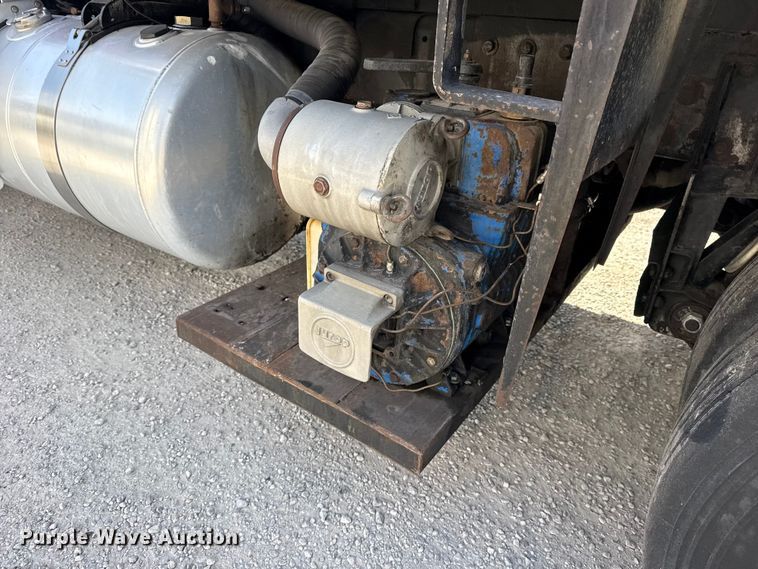 image for item DO8480 2008 Peterbilt 367 vacuum truck