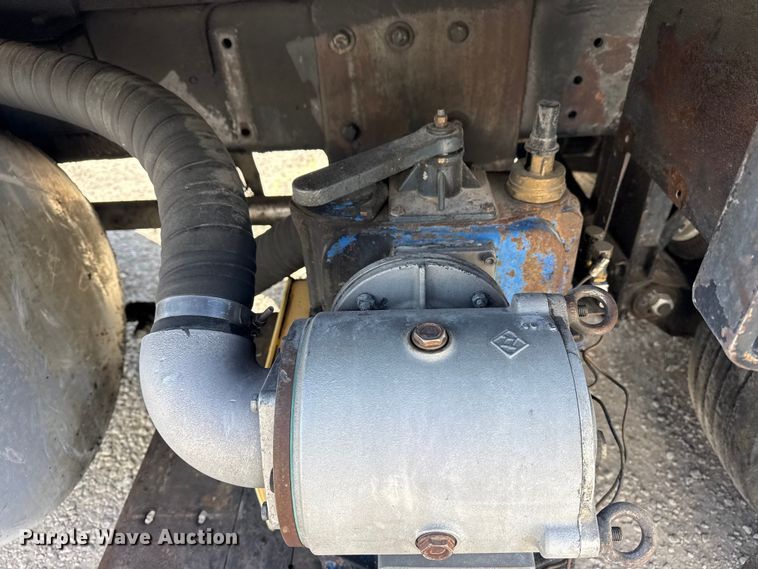 image for item DO8480 2008 Peterbilt 367 vacuum truck