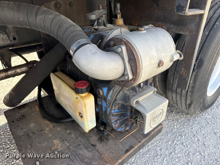 image for item DO8480 2008 Peterbilt 367 vacuum truck