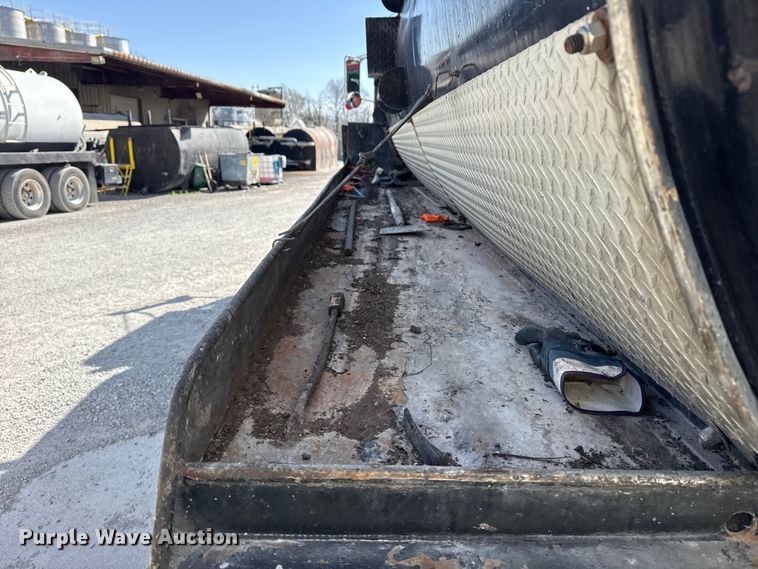 image for item DO8480 2008 Peterbilt 367 vacuum truck