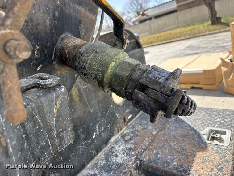 image for item DO8480 2008 Peterbilt 367 vacuum truck