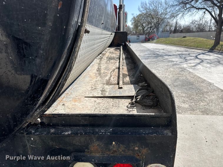 image for item DO8480 2008 Peterbilt 367 vacuum truck