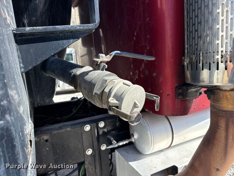 image for item DO8480 2008 Peterbilt 367 vacuum truck