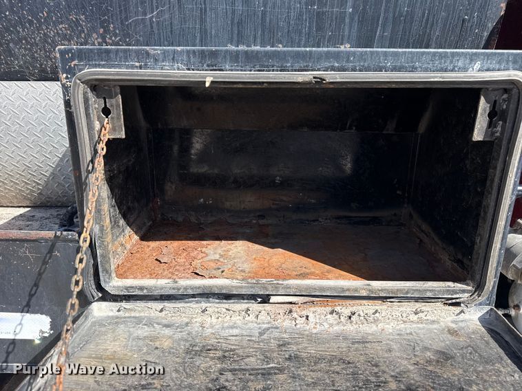 image for item DO8480 2008 Peterbilt 367 vacuum truck