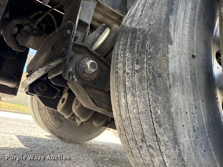 image for item DO8480 2008 Peterbilt 367 vacuum truck