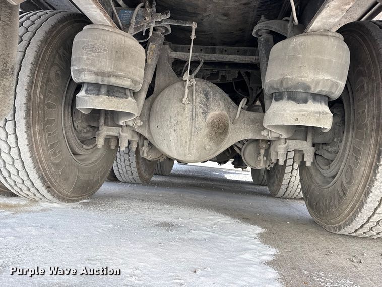 image for item DO8480 2008 Peterbilt 367 vacuum truck