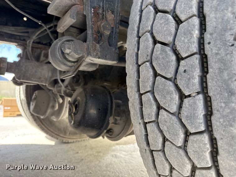 image for item DO8480 2008 Peterbilt 367 vacuum truck