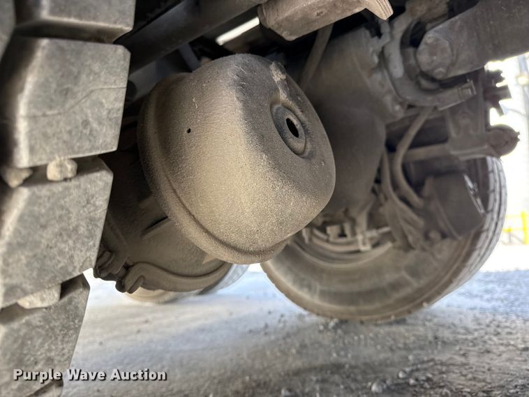 image for item DO8480 2008 Peterbilt 367 vacuum truck