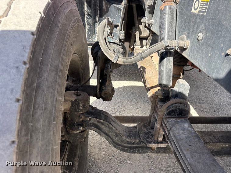 image for item DO8480 2008 Peterbilt 367 vacuum truck