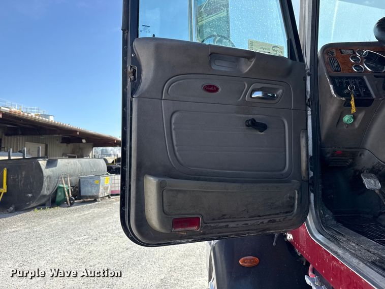 image for item DO8480 2008 Peterbilt 367 vacuum truck