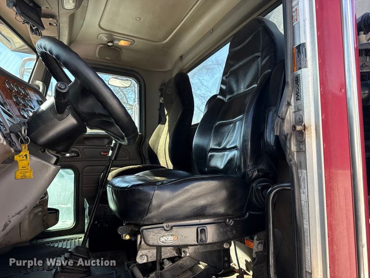 image for item DO8480 2008 Peterbilt 367 vacuum truck