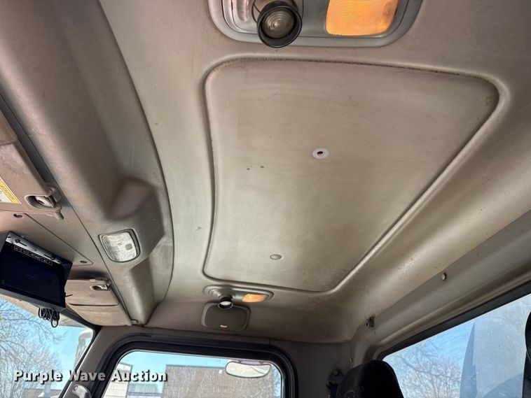 image for item DO8480 2008 Peterbilt 367 vacuum truck