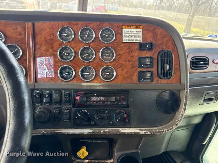 image for item DO8480 2008 Peterbilt 367 vacuum truck