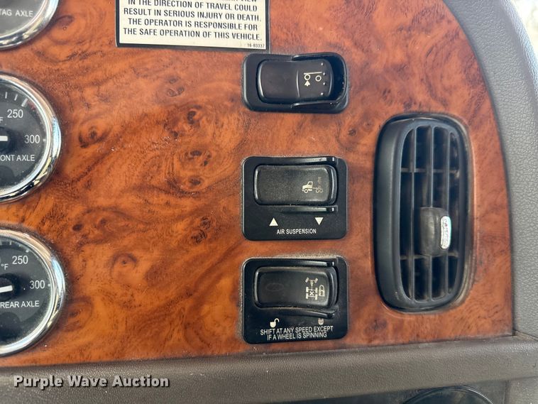 image for item DO8480 2008 Peterbilt 367 vacuum truck