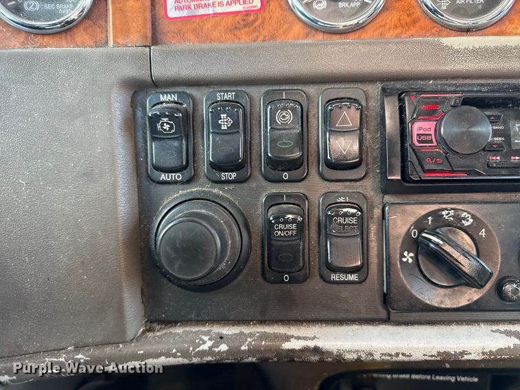 image for item DO8480 2008 Peterbilt 367 vacuum truck