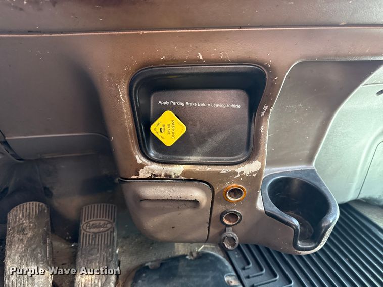 image for item DO8480 2008 Peterbilt 367 vacuum truck