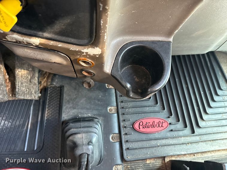 image for item DO8480 2008 Peterbilt 367 vacuum truck