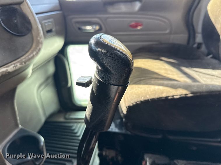 image for item DO8480 2008 Peterbilt 367 vacuum truck