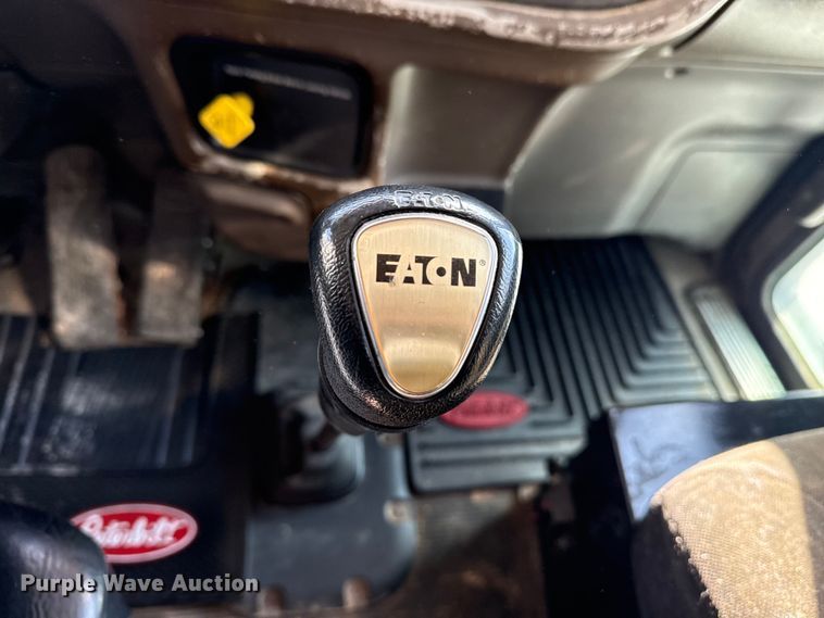 image for item DO8480 2008 Peterbilt 367 vacuum truck