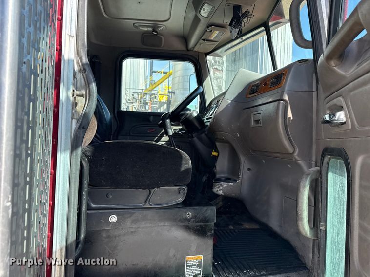 image for item DO8480 2008 Peterbilt 367 vacuum truck